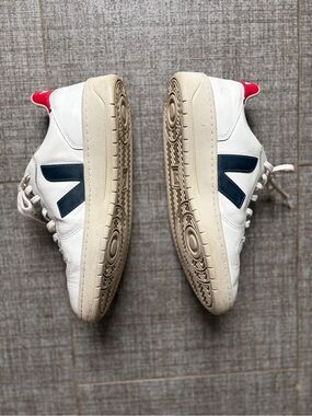 Veja V-10 Women’s Leather Sneakers size 41 (US 10) in White with Navy V